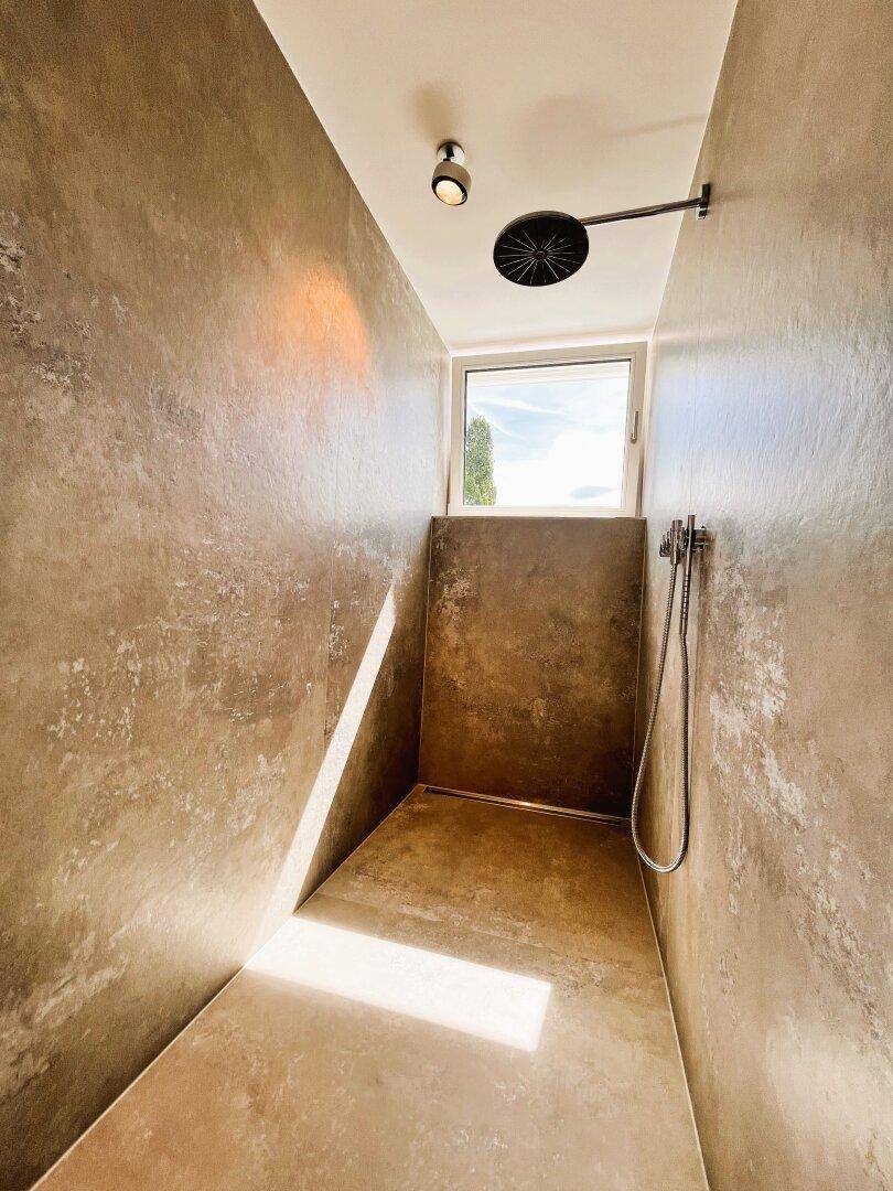 Moderne, Infinity-Dusche mit italienischen Fliesen