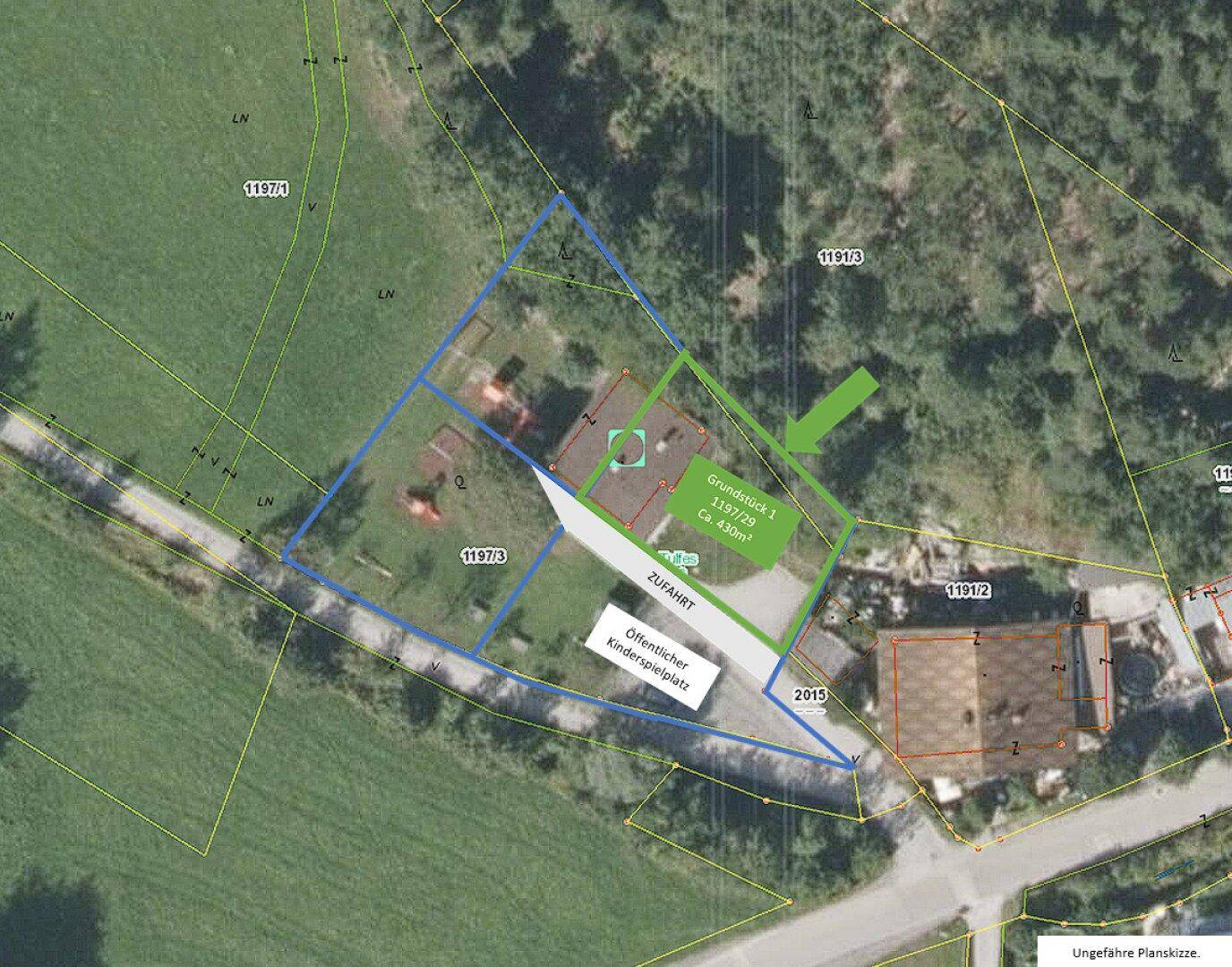 Katasterplan mit Grundstücksgrenzen, Zufahrt und angrenzendem öffentlichen Kinderspielplatz.