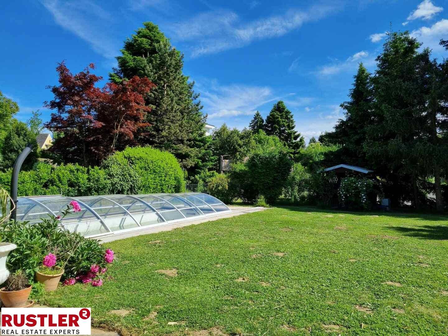 Garten mit Pool