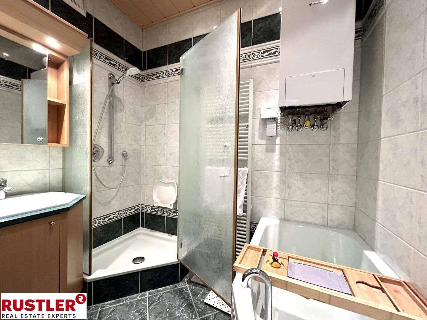 Wanne und Dusche
