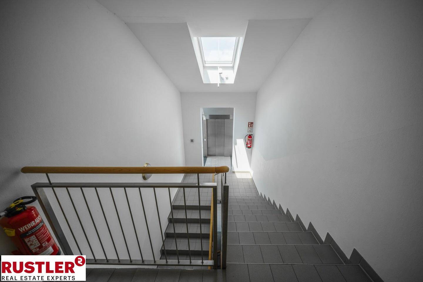 Stiegenhaus mit Lift