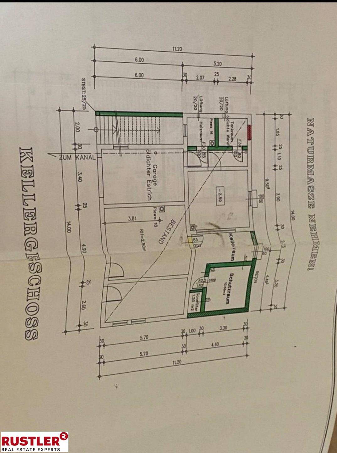Grundriss des Kellergeschosses mit Garage, Kellerraum und Schutzraum.