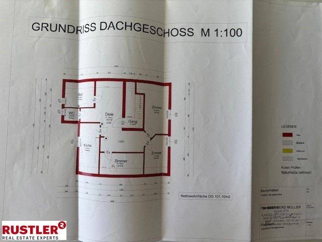 Grundriss des Dachgeschosses mit Zimmern, Küche und WC.