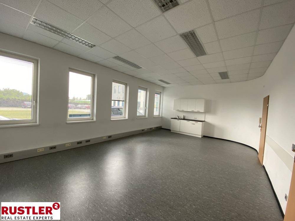 Büro mit Teeküche