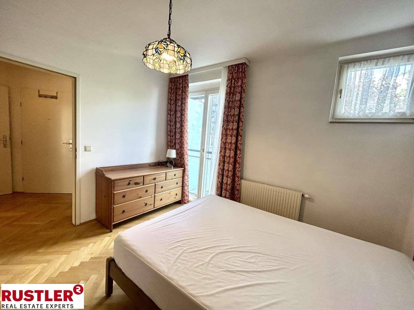 Schlafzimmer (2)