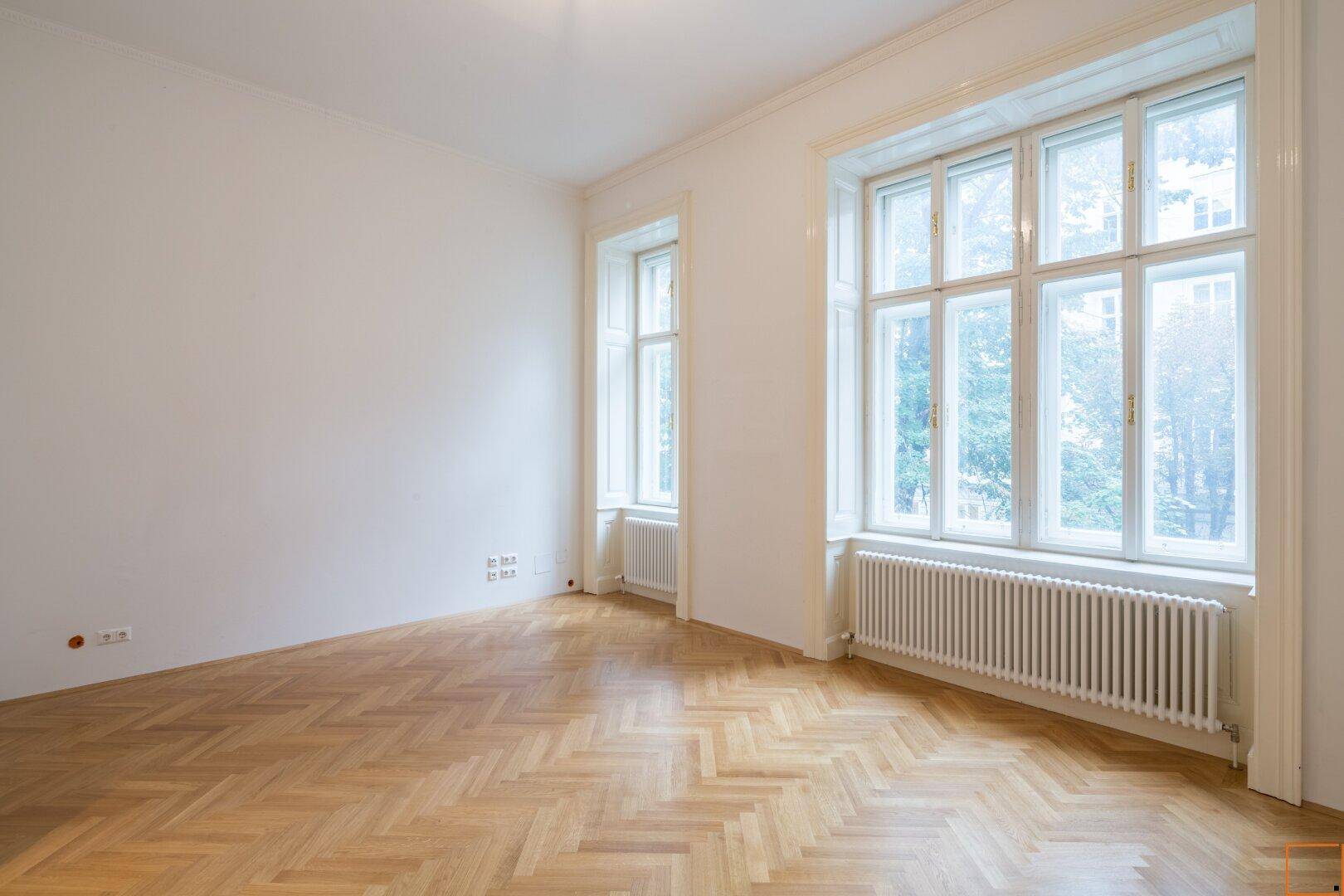 Master Bedroom mit Blick in den Garten