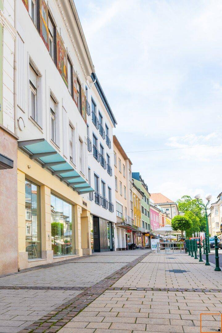 Gastgarten vor dem Haus