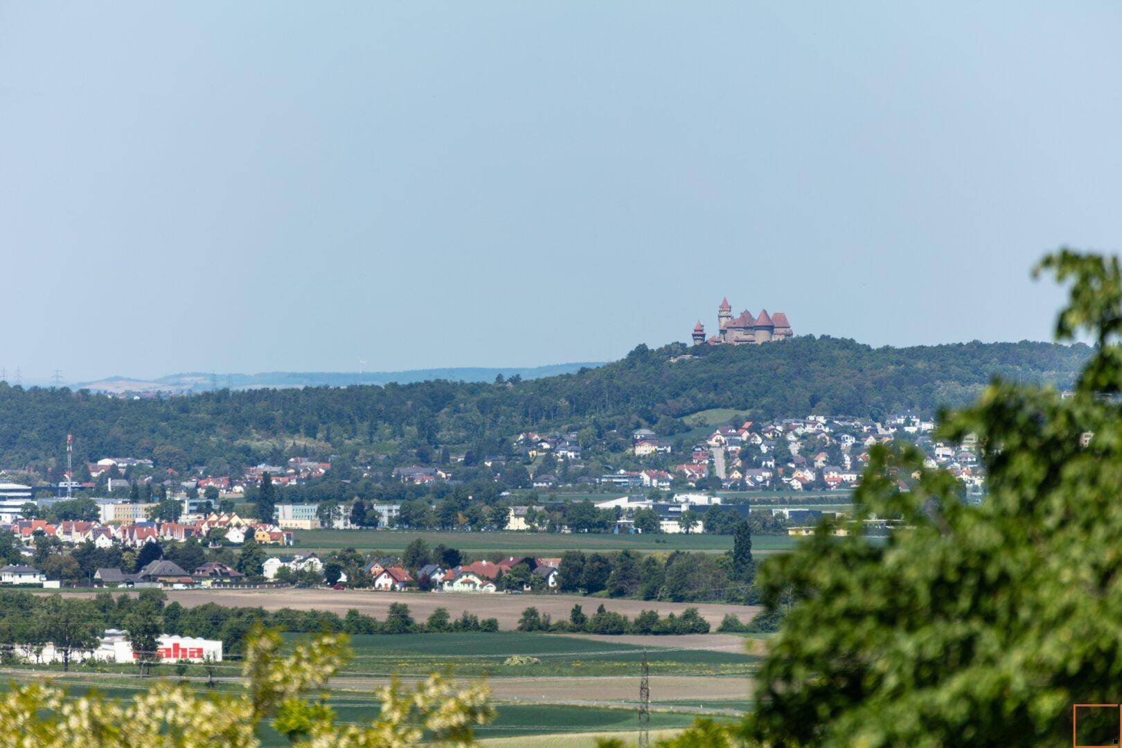 Weitblick zur Burg Kreuzenstein