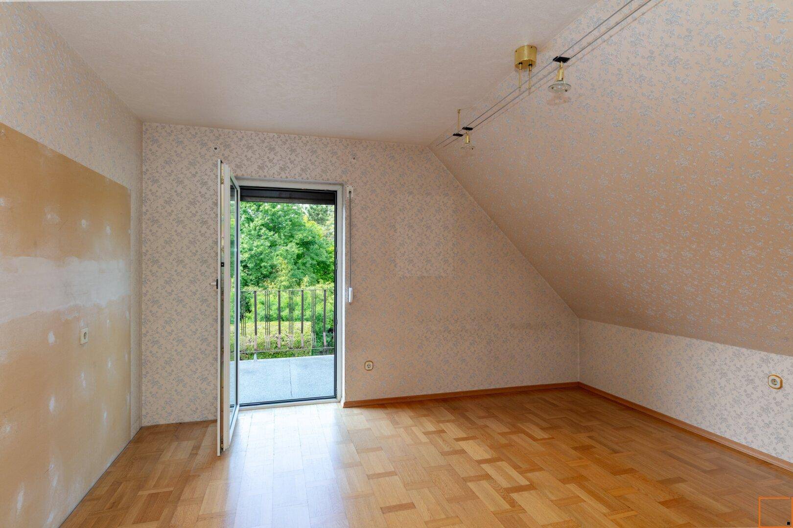 Schlafzimmer 2 mit Ausgang zur Terrasse