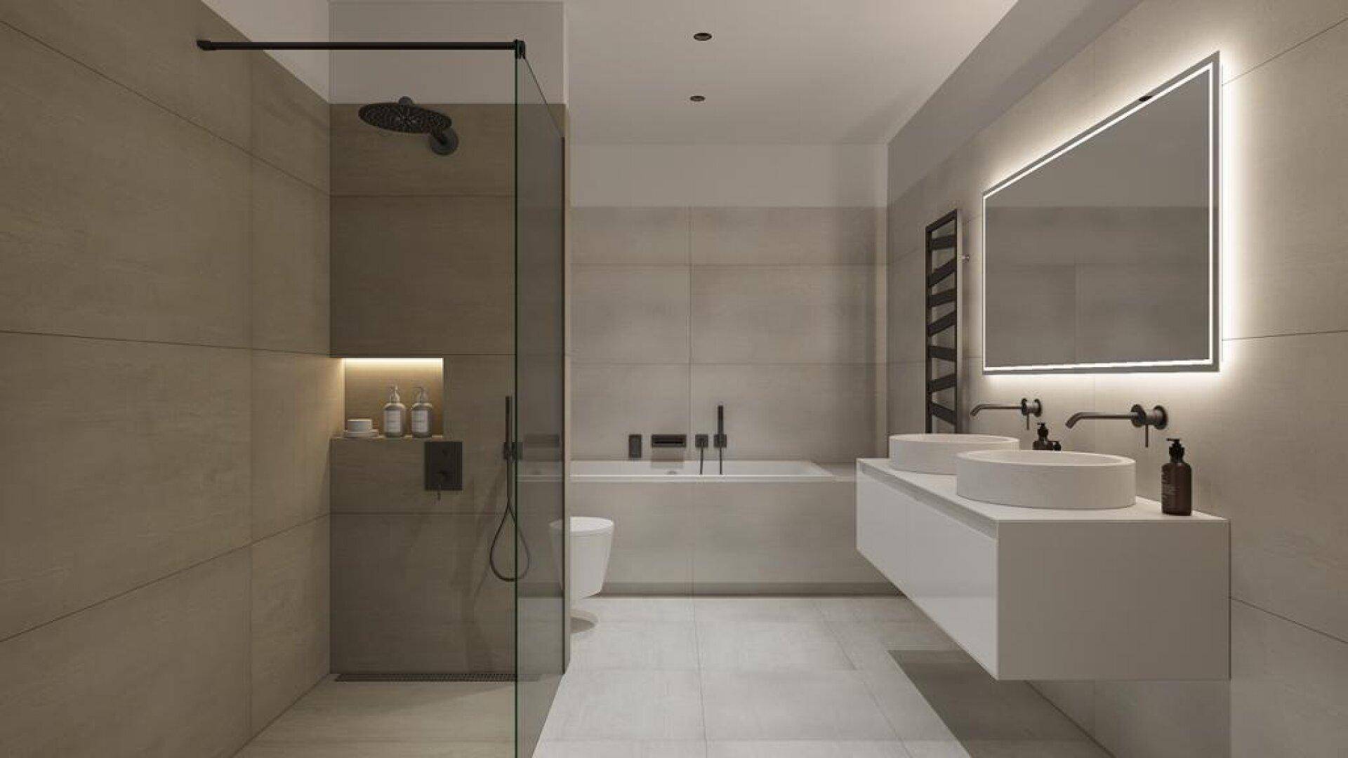 Luxuriöses Badezimmer mit Doppelwaschbecken, begehbarer Dusche und beleuchtetem Spiegel.