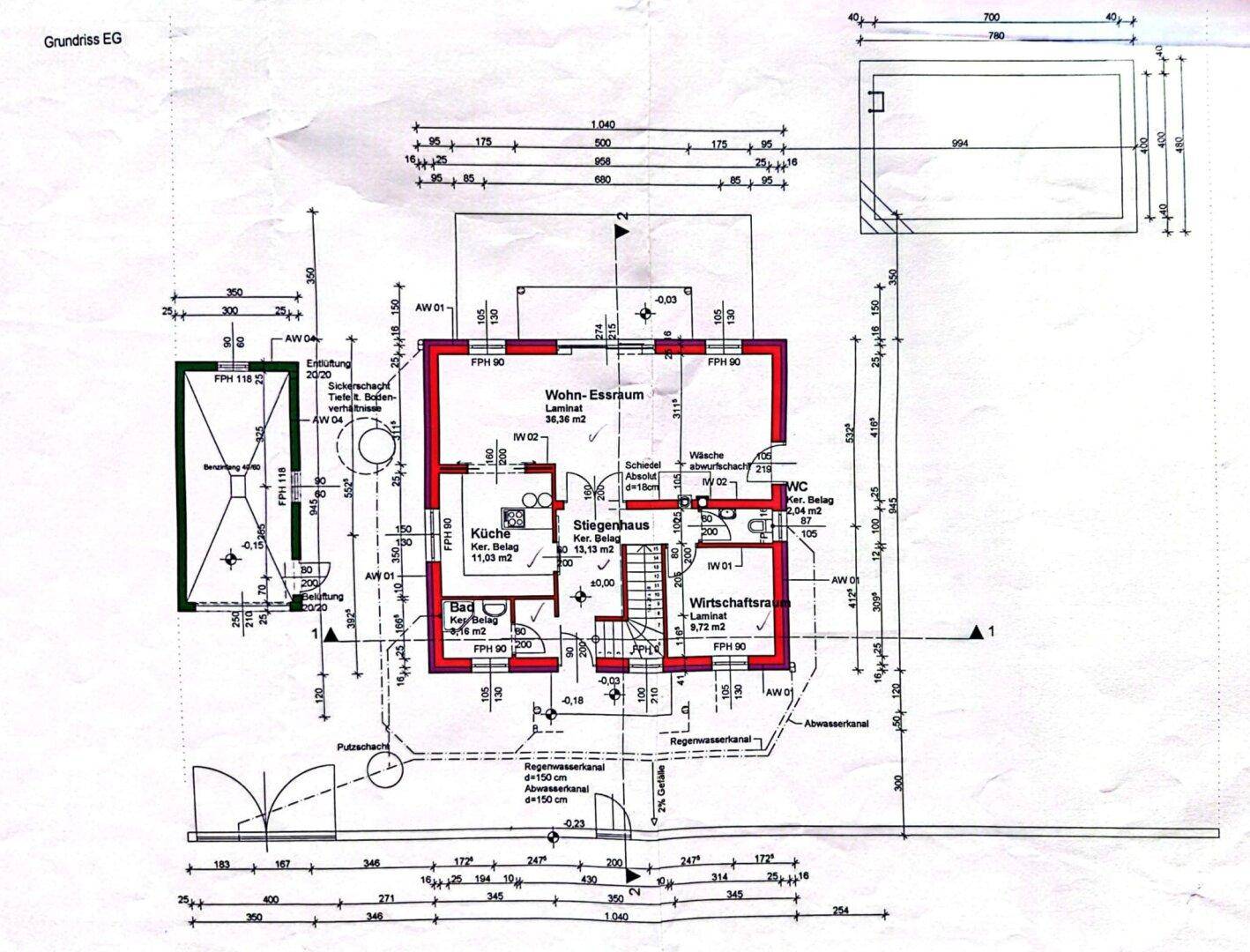 Grundriss des Erdgeschosses mit Wohn-Essraum, Küche, Bad und Technikraum.