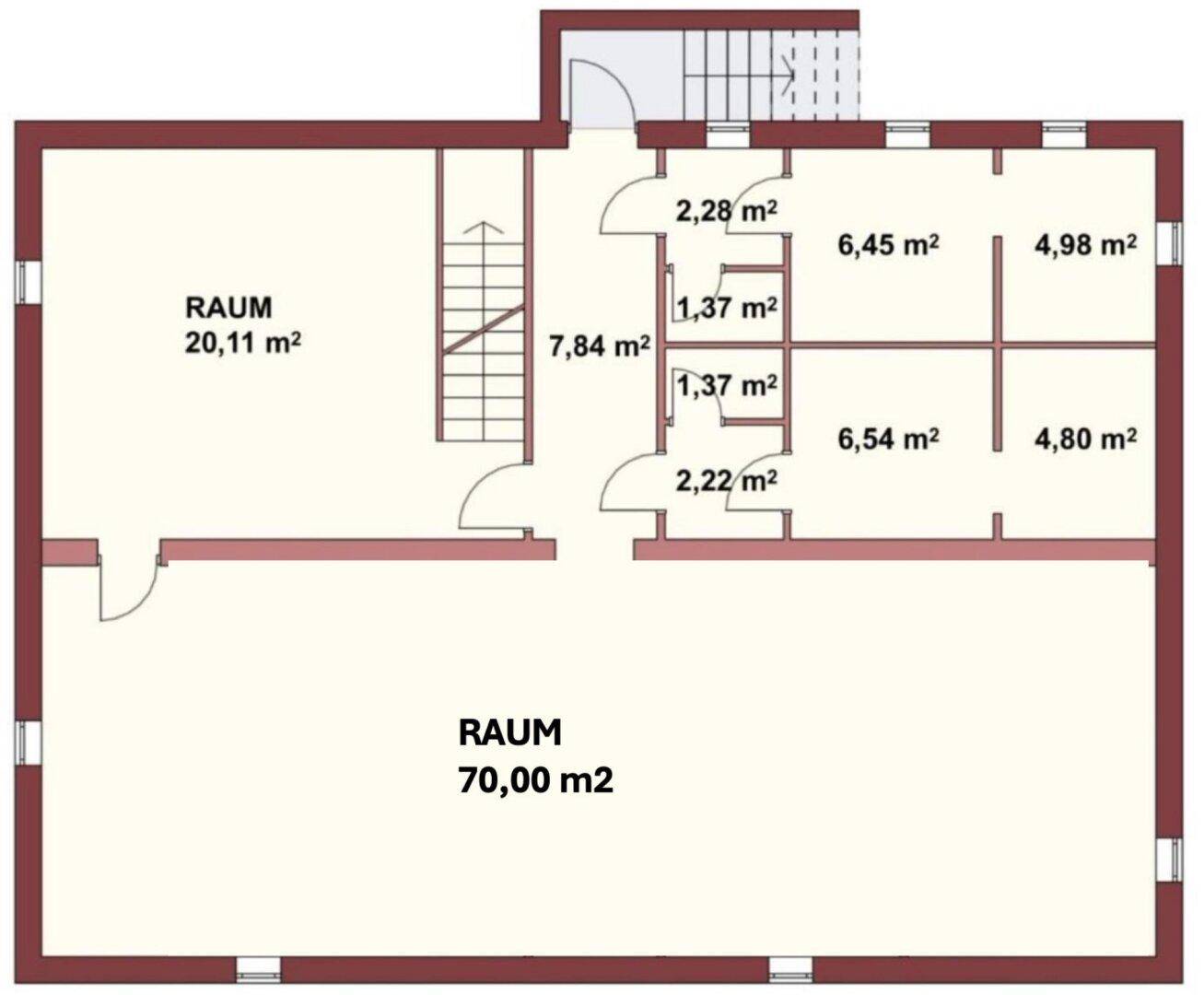 Grundriss des Kellers mit großem Raum und mehreren kleineren Abstellräumen.