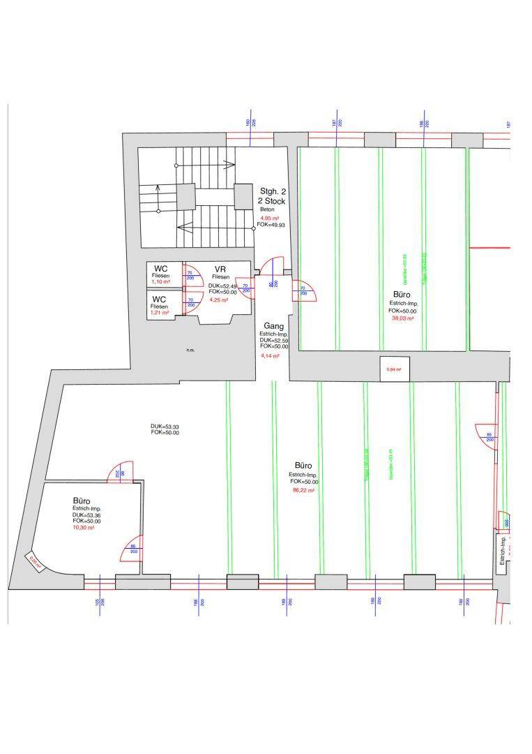 Grundrissplan zeigt mehrere Büroräume, Toiletten und einen Flur auf einer Etage.
