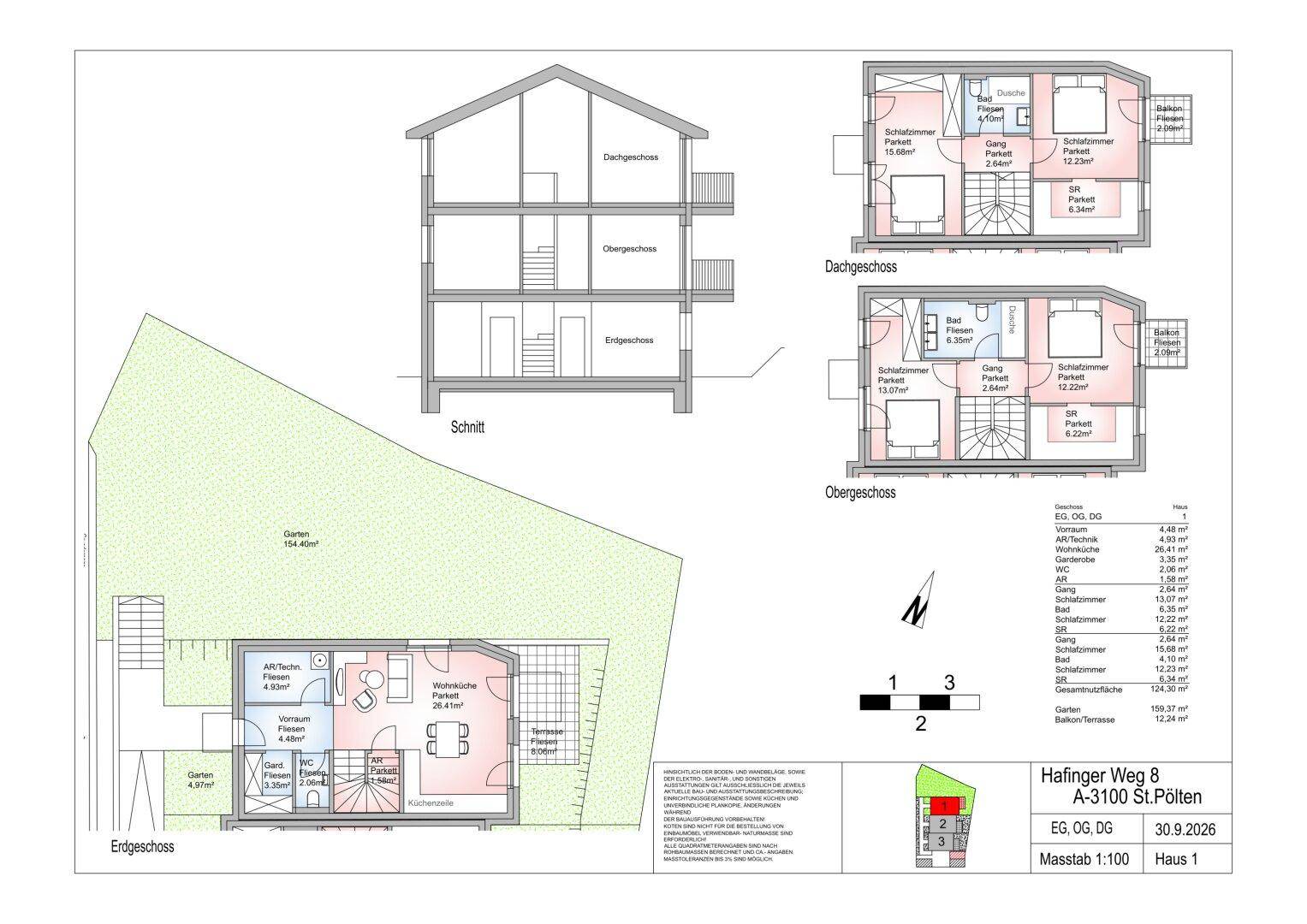 Grundrisspläne und Schnittansicht eines dreistöckigen Hauses mit Garten, Terrasse und Balkonen auf mehreren Ebenen.