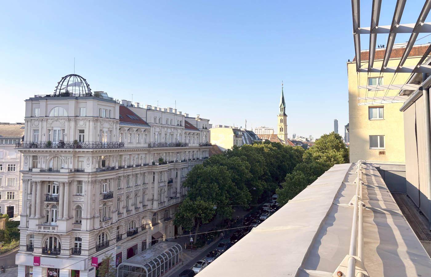 DIREKT BEIM NESTROYPLATZ - DACHWOHNUNG MIT BALKON, TERRASSE UND DACHTERRASSE - Ansicht 2