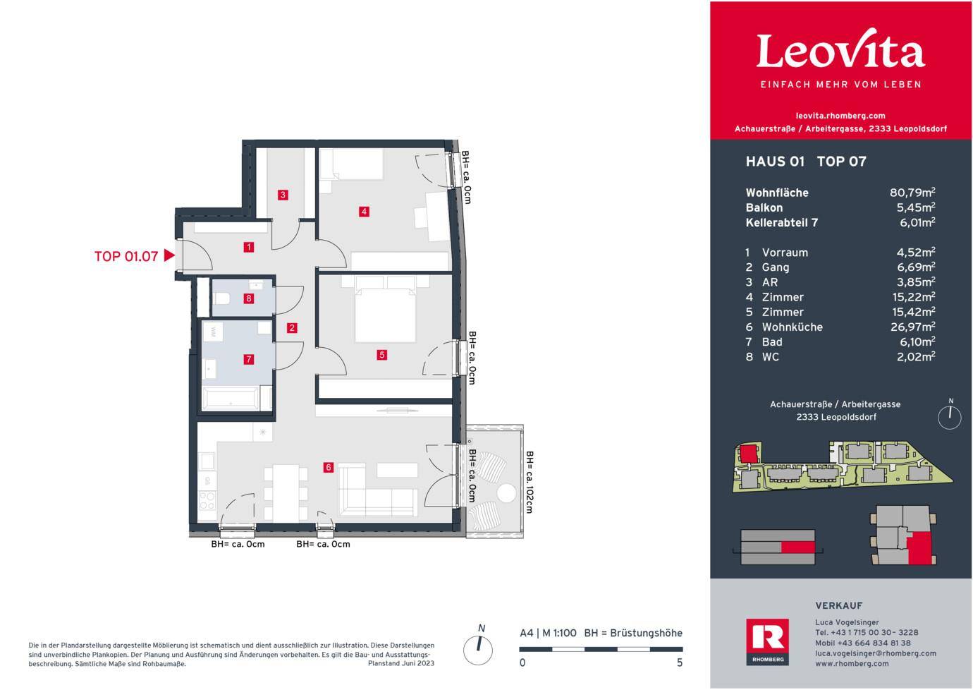 Detaillierter Grundriss einer Wohnung mit drei Schlafzimmern und einem Balkon.