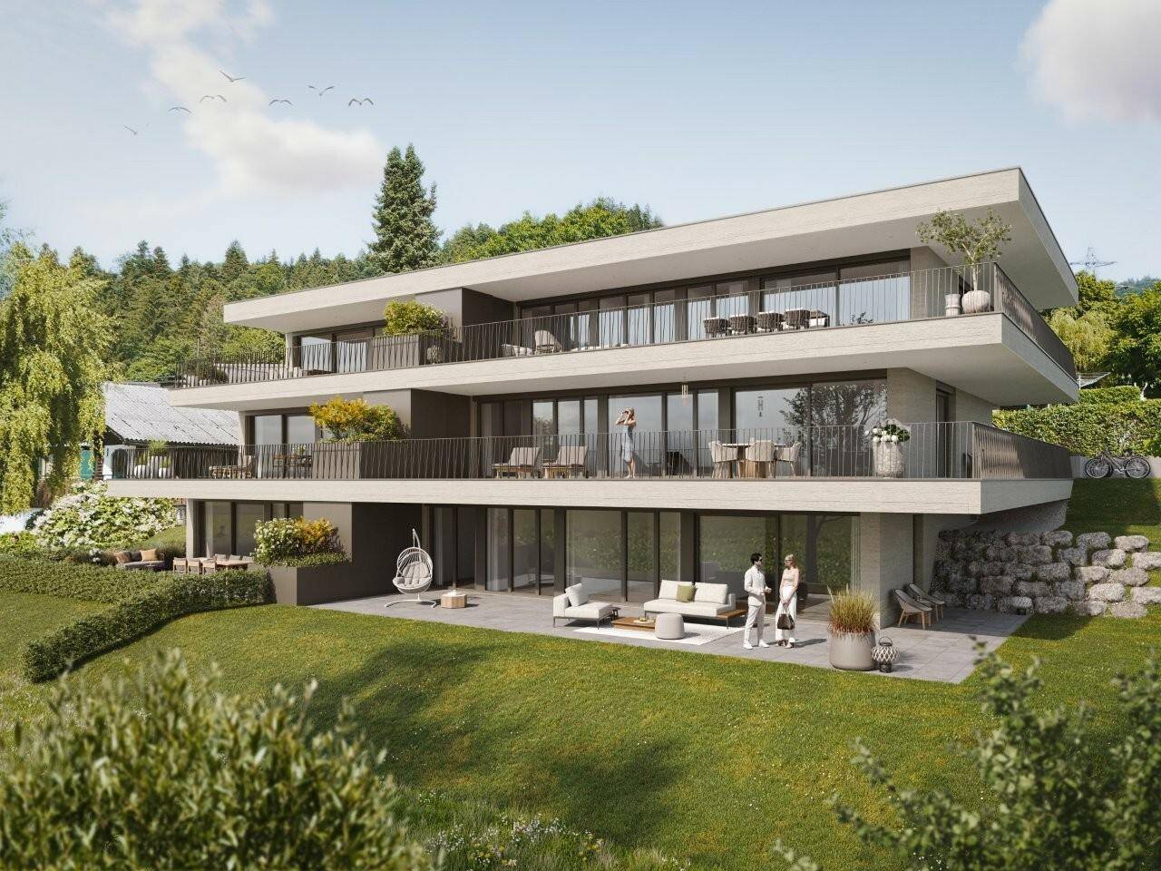 Moderne Wohnanlage mit gestuften Terrassen und großen Fensterfronten, umgeben von Grünflächen.
