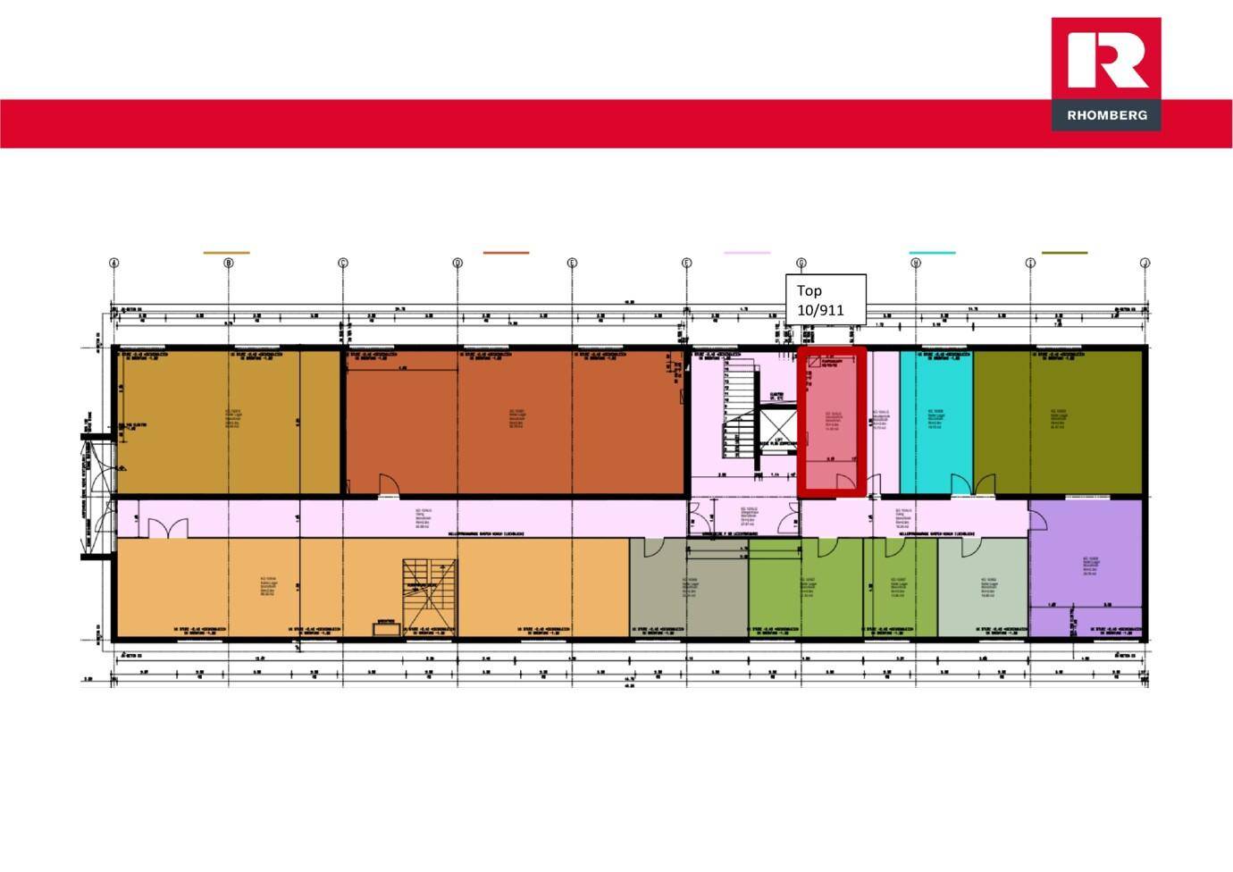 Detaillierter Grundrissplan eines Gebäudegeschosses mit verschiedenen farblich markierten Bereichen und Treppenhäusern.