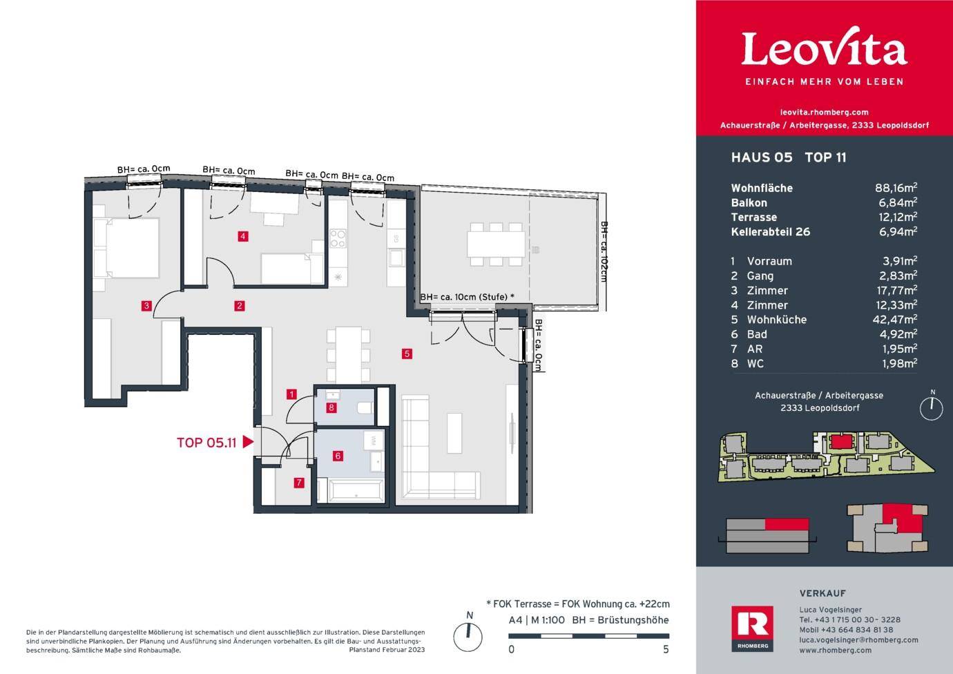 Detaillierter Grundriss einer modernen Wohnung mit Balkon, Terrasse und offener Wohnküche.