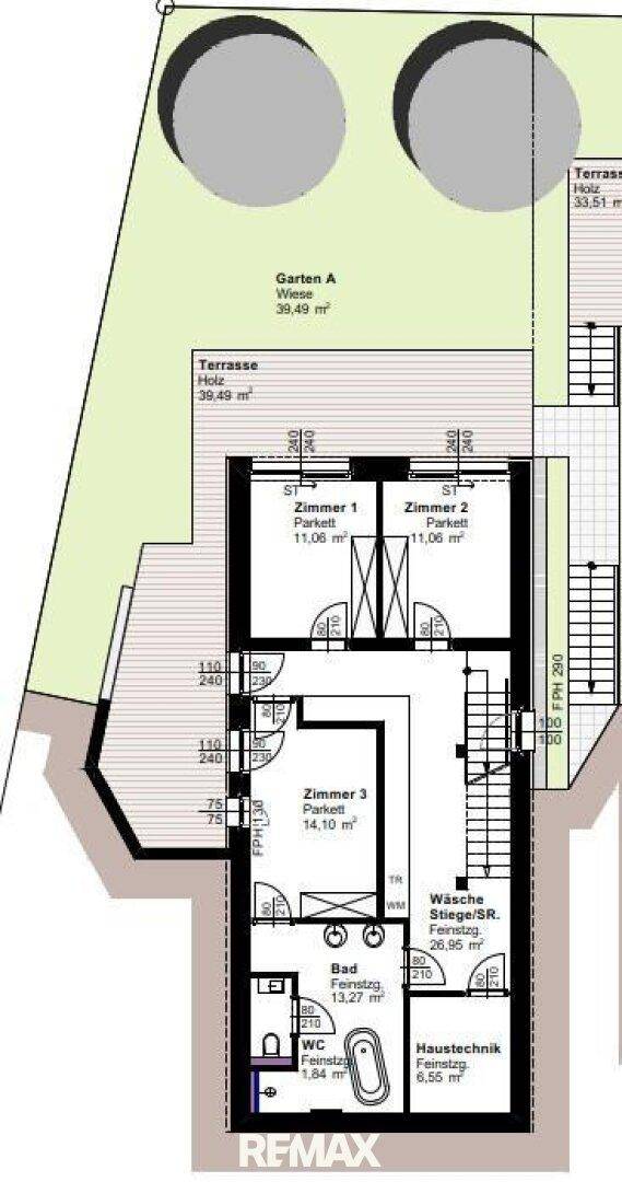 Grundriss des Erdgeschosses mit drei Zimmern, Bad, WC und Zugang zu Garten und Terrasse.