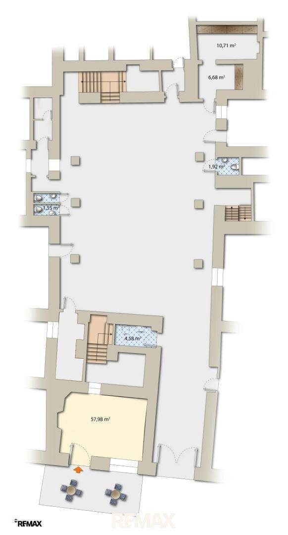Grundrissplan eines Gebäudes mit mehreren Ebenen, Treppen und einem Außenbereich.