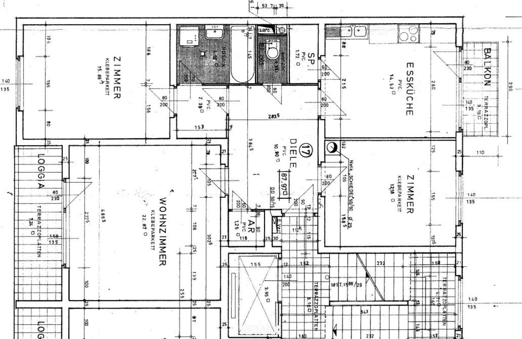 Detaillierter Schwarz-Weiß-Grundriss einer Wohnung mit Loggia und Balkon.
