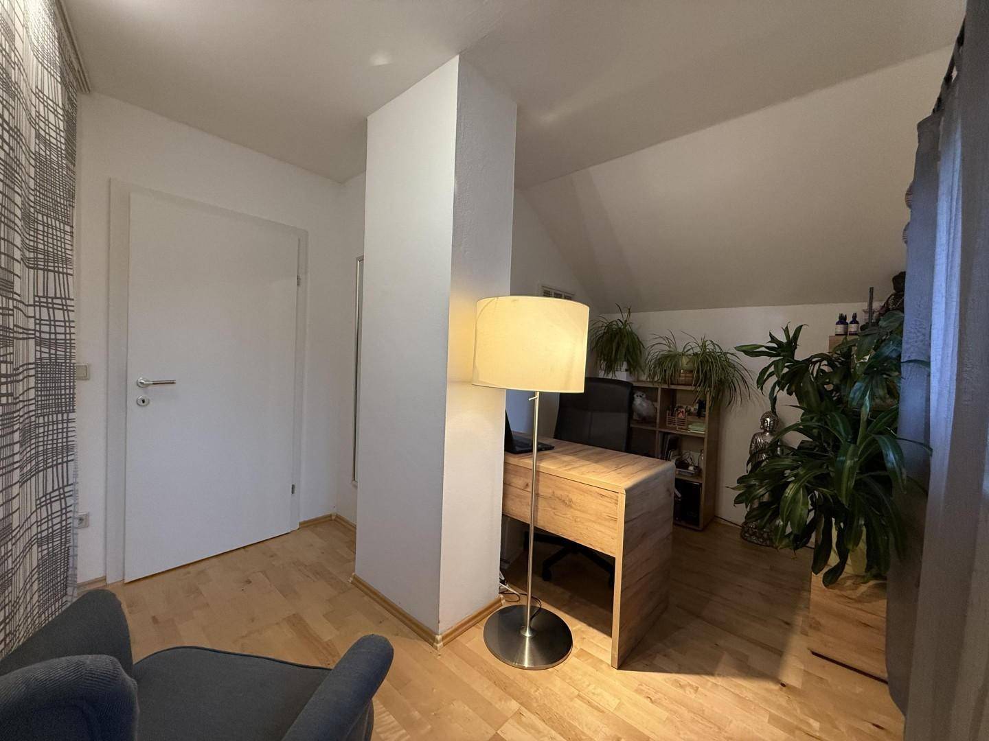 Wohnen mit Aussicht – Exklusive Doppelhaushälfte in Seekirchen mit traumhaftem Garten &amp; Panoramablick – pohled 6