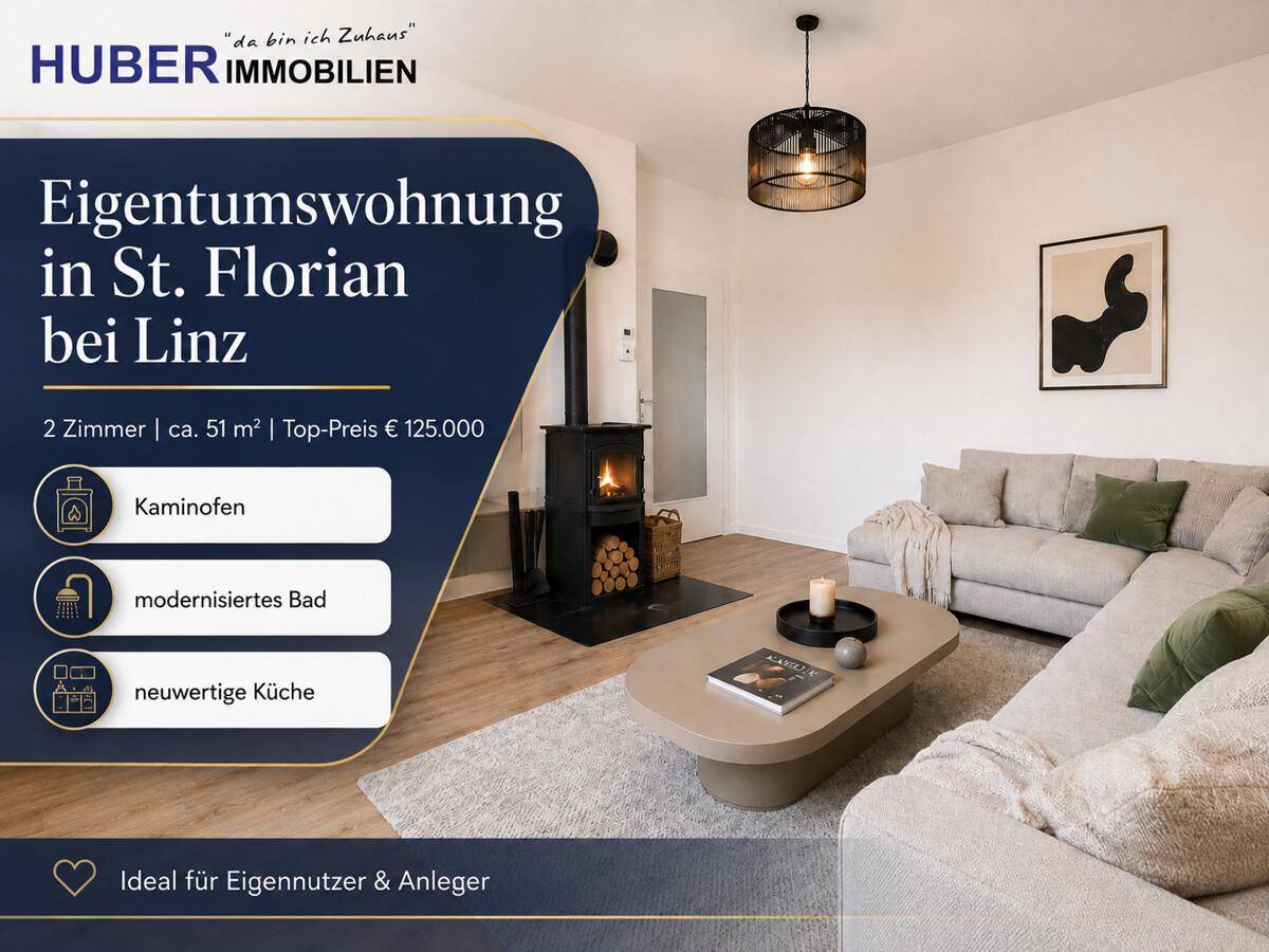 Gemütliches Wohnzimmer mit modernem Kaminofen, beigem Sofa und stilvoller Dekoration.