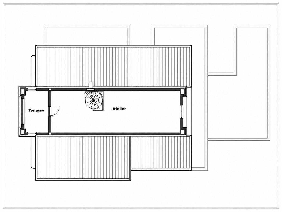 Grundriss des Dachgeschosses mit Atelier und Terrasse, zugänglich über eine Wendeltreppe.