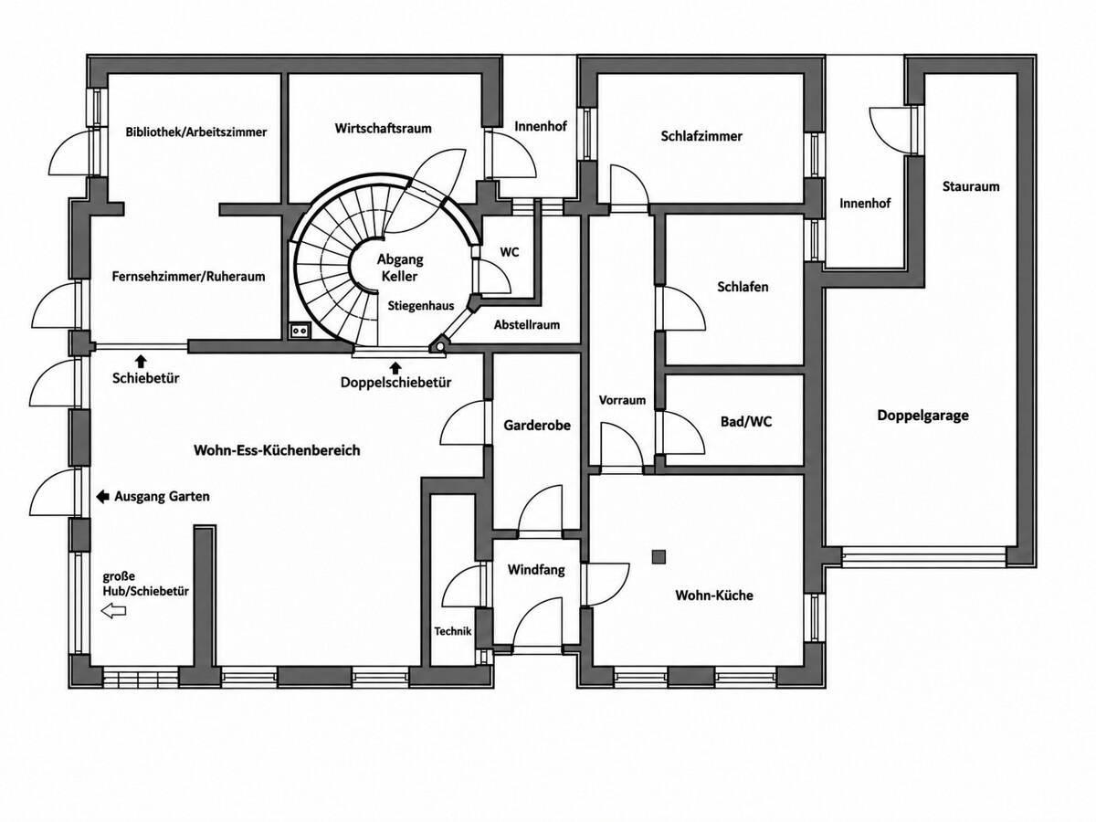 Grundriss des Erdgeschosses mit Wohn-Ess-Küchenbereich, Doppelgarage und mehreren Zimmern.