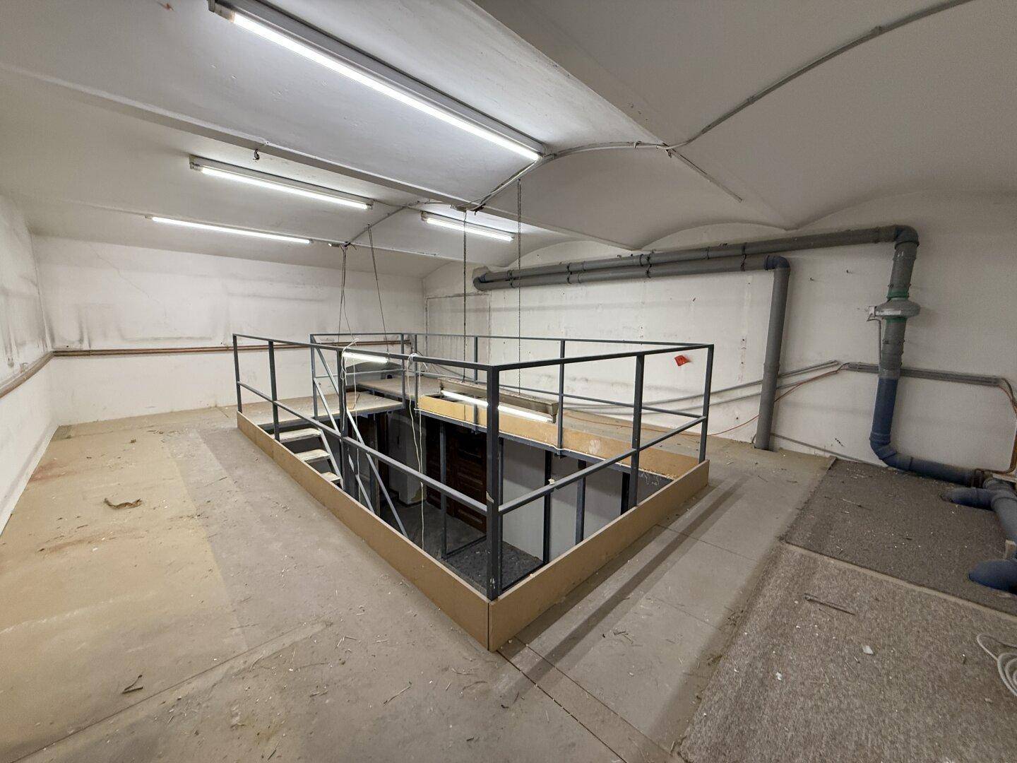 Ihr ERFOLG hat eine Adresse | ca. 240m² NFL | Gassenlokal | Große Fensterfront | Büro &amp; Lager | Nähe Mariahilfer Straße - Mehr