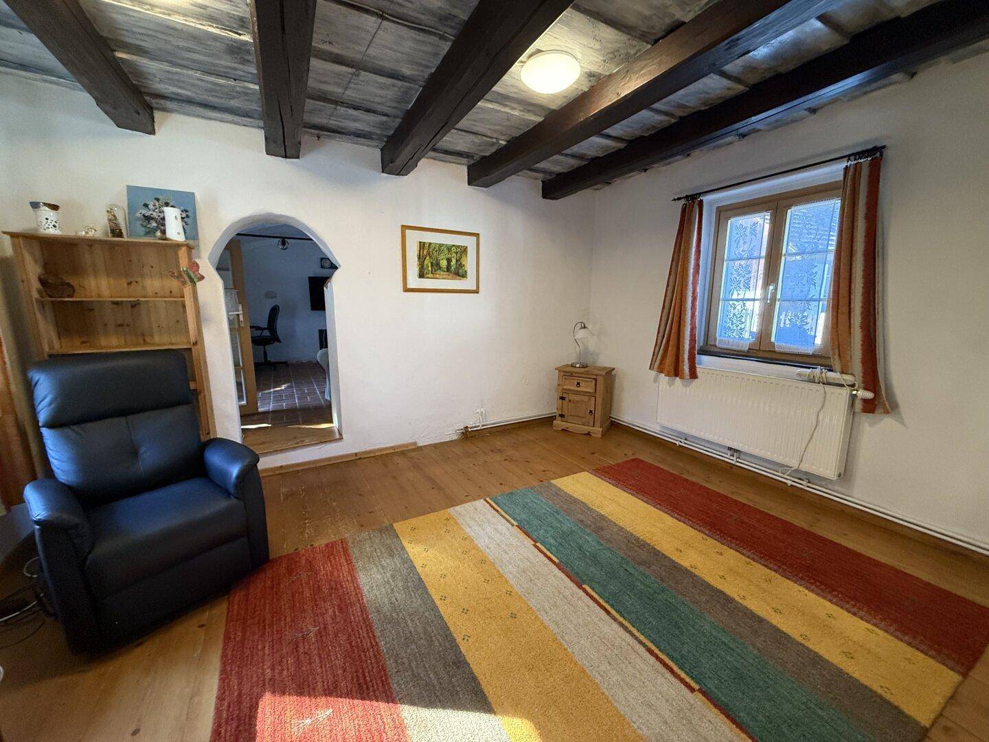 Ein Zuhause mit Geschichte – Charmantes Bauernhaus in traumhafter Ruhelage - BJ 1860 - Laufend Modernisiert - ca. 472m² GFL - ca. 240 m² NFL - 5 Zimmer - Möbliert - Kamin - Einbauküche - Garten - Terrasse - Ansicht 6
