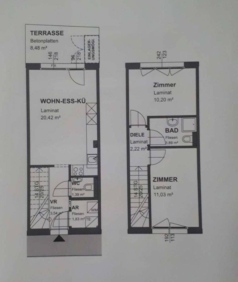 Detaillierter Grundriss mit offenem Wohn-Ess-Küchenbereich, zwei Zimmern und Terrasse.