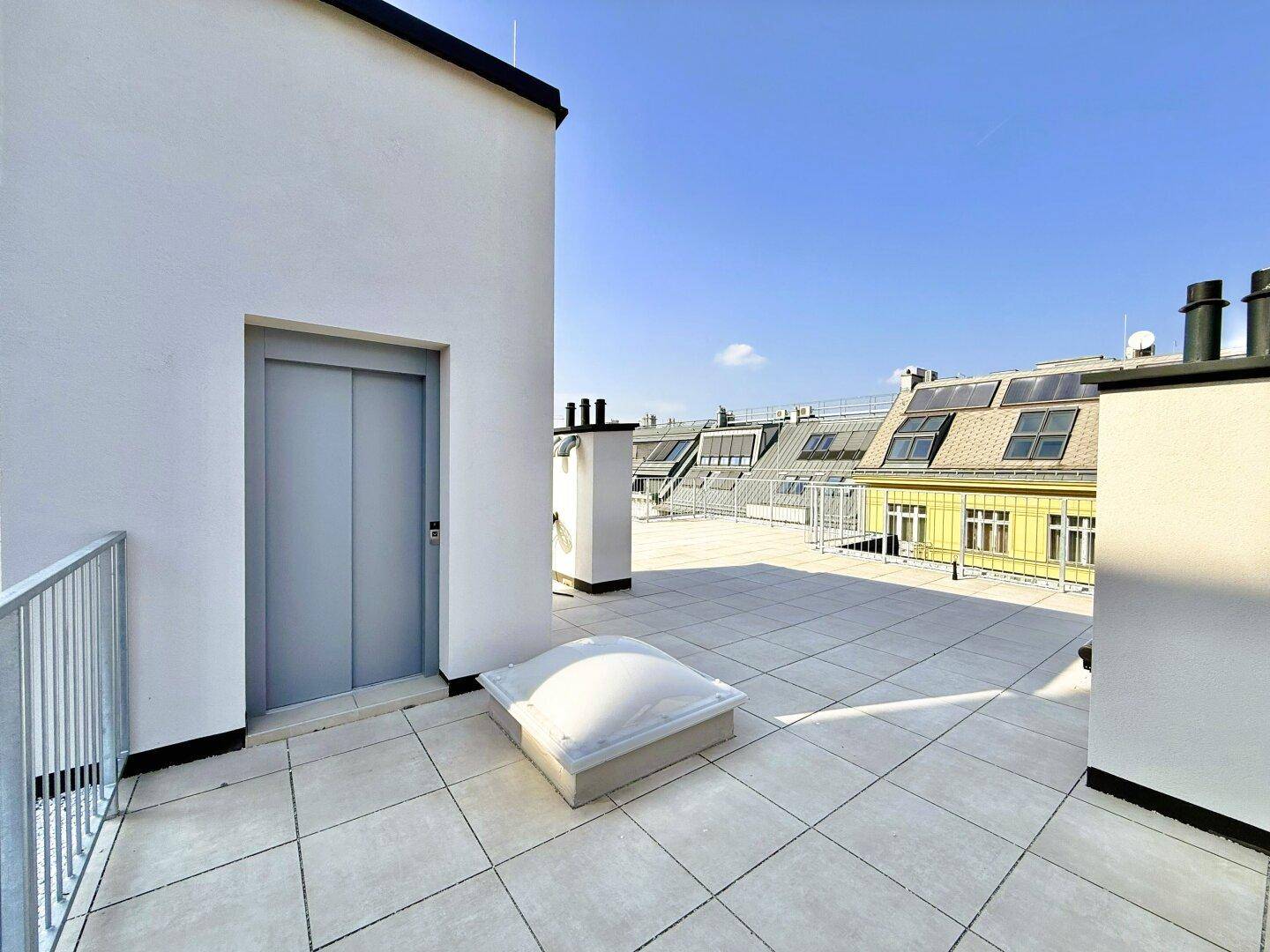 EXKLUSIVES PENTHOUSE | 360° Blick | 110 m² Dachterrasse | ca. 168m² gew. NFL | 3 Zimmer | Klimaanlage - Ansicht 3