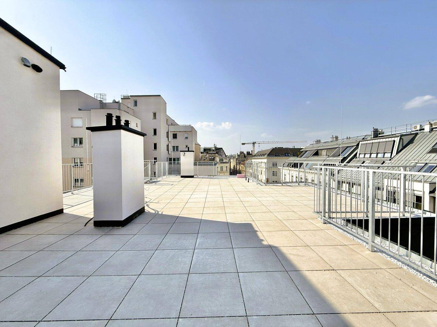 EXKLUSIVES PENTHOUSE | 360° Blick | 110 m² Dachterrasse | ca. 168m² gew. NFL | 3 Zimmer | Klimaanlage - Ansicht 2