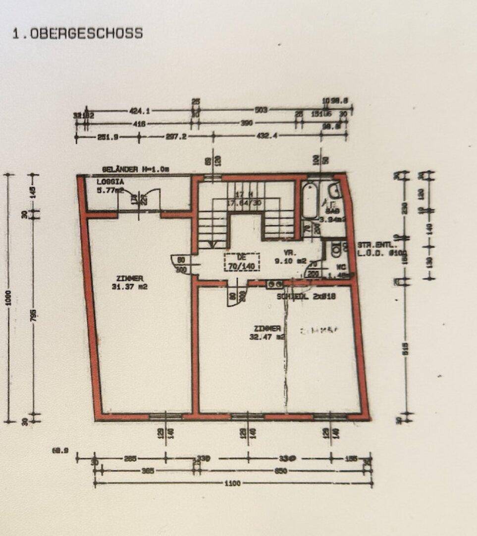 Grundriss des ersten Obergeschosses mit Loggia, Bad und zwei Zimmern.