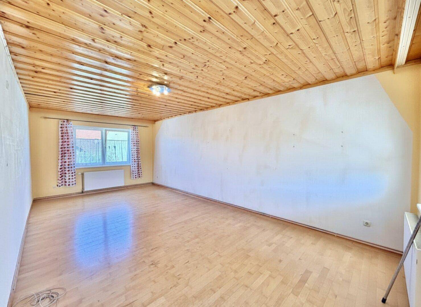 WOHNEN, wo RUHE zu Hause ist | ca. 386m² Grund | ca. 126m² gew. NFL | 4 Zimmer | Garten | Garage | Loggia | absolute Ruhelage - Więcej
