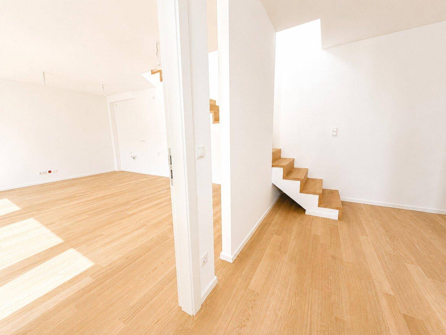EXKLUSIVES HOF-APARTMENT | 2 Zimmer | ca. 69 m² gew. NFL | Terrasse | Eigengarten | KLIMA | Neubau | Erstbezug - Mehr