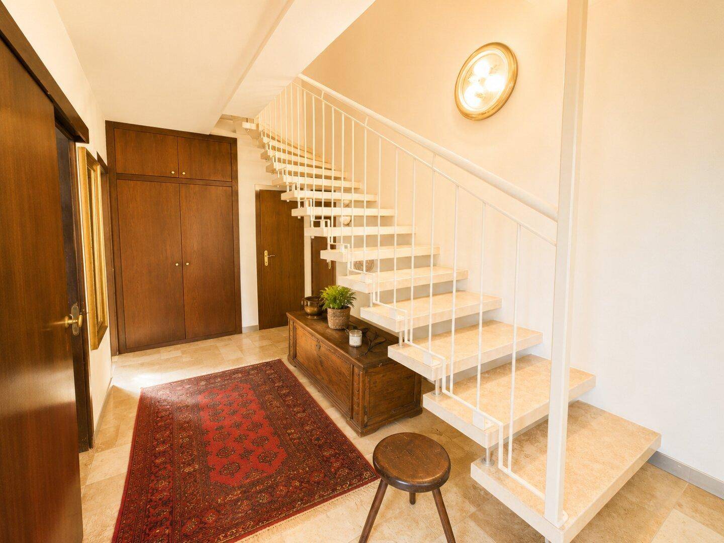 VIEL PLATZ &amp; POTENZIAL | 7,5 Zimmer | ca. 185 m² NFL | Pool | Sanierungsbedürftig – další