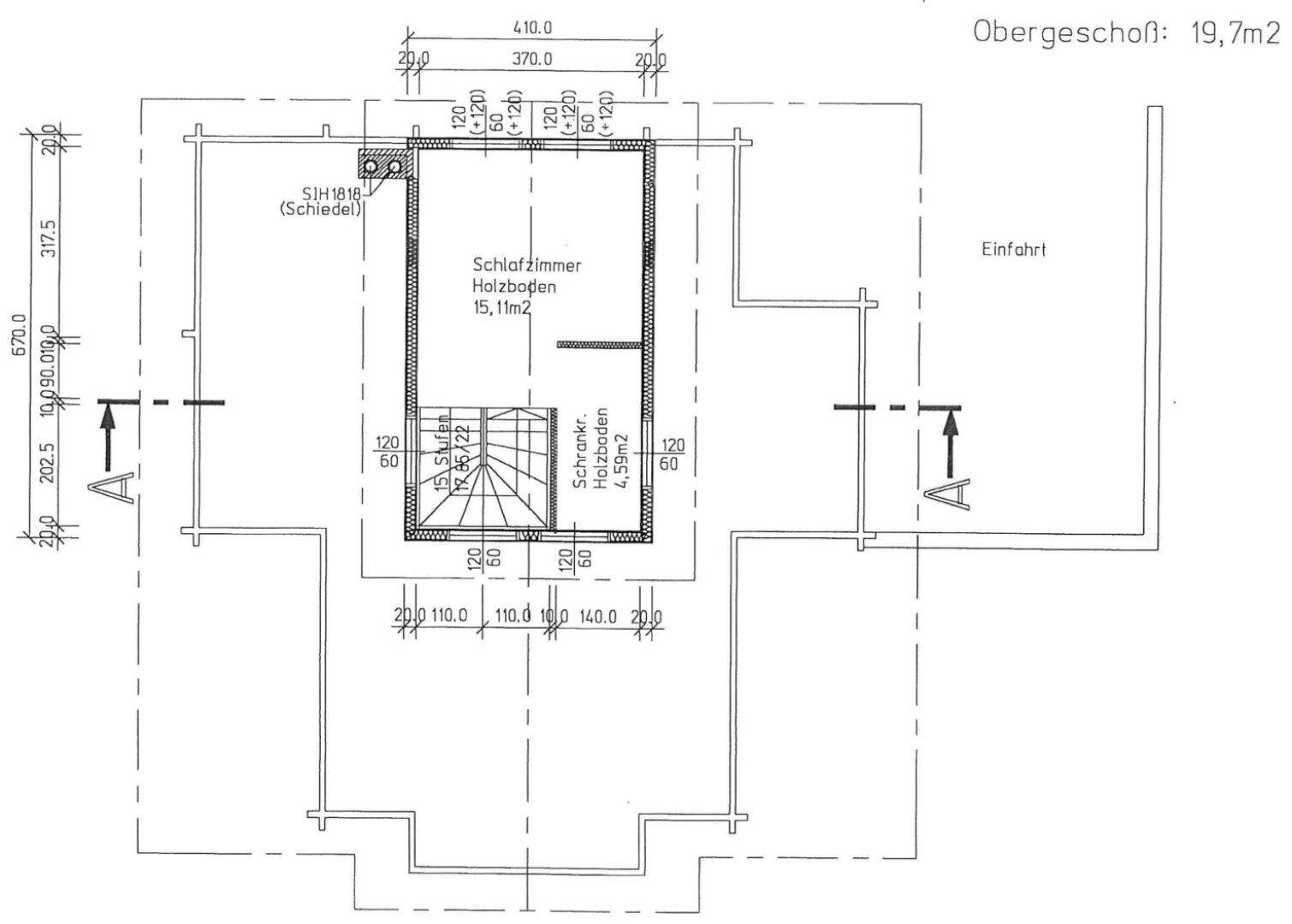 Grundriss des Obergeschosses mit einem Schlafzimmer und einem separaten Schrankraum.