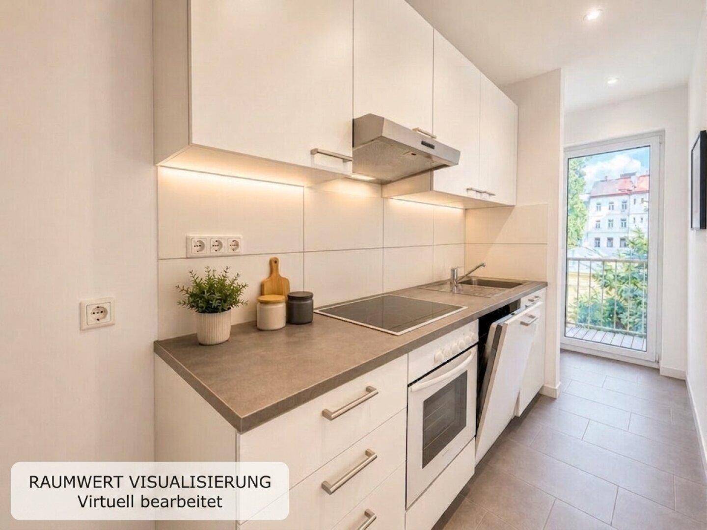 Moderne Einbauküche mit weißen Schränken, Induktionskochfeld und Zugang zum Balkon.