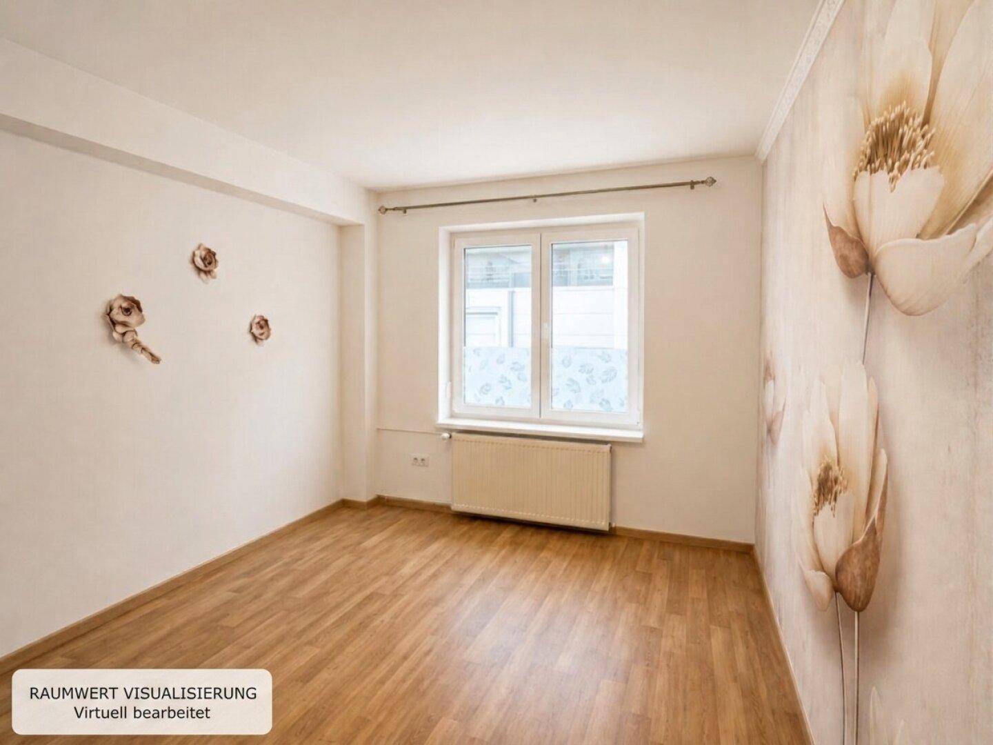 Gemütliches Schlafzimmer mit floraler Tapete, Laminatboden und einem Fenster für natürliches Licht.