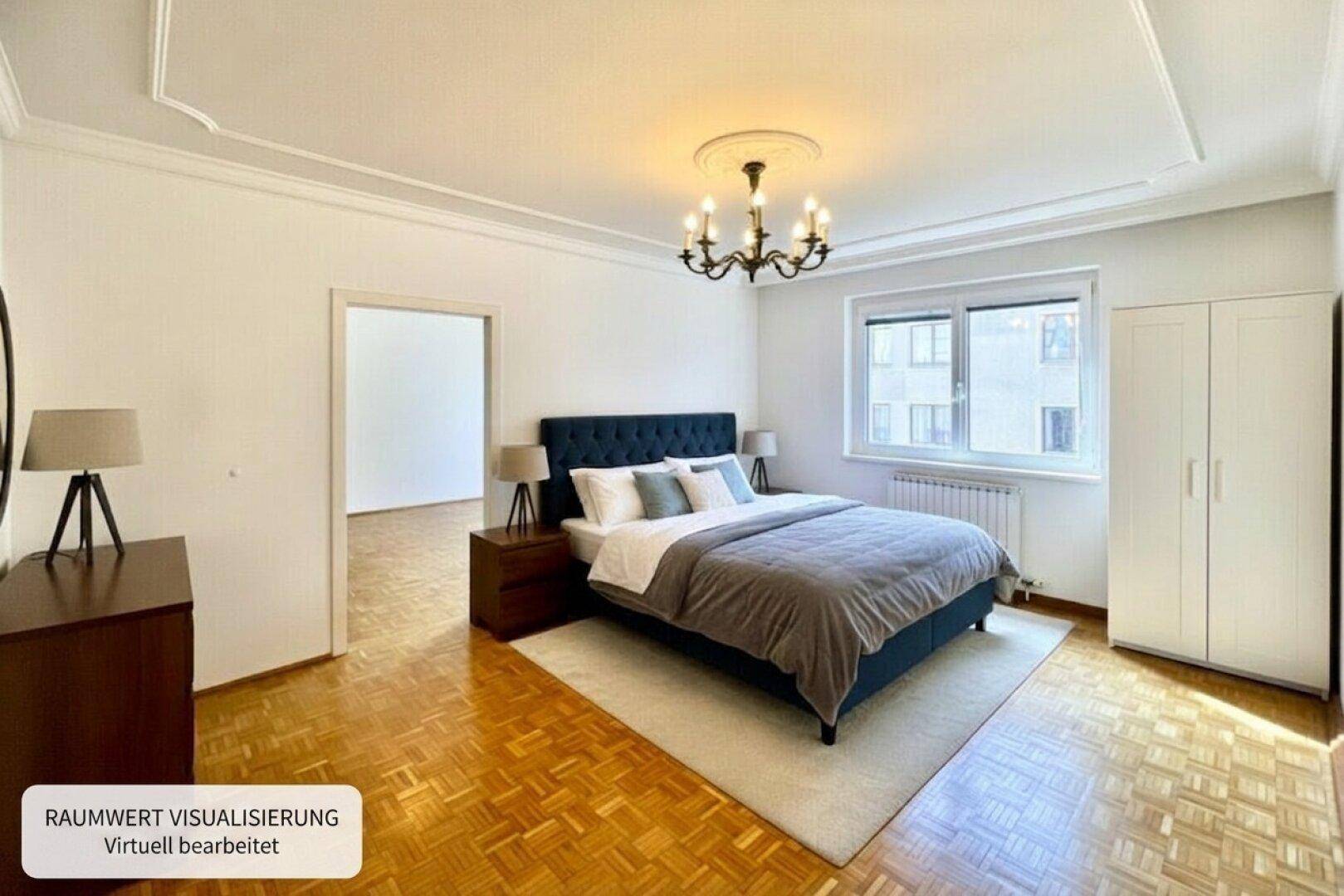 Schlafzimmer mit klassischem Parkettboden, Doppelbett und dekorativer Stuckdecke.