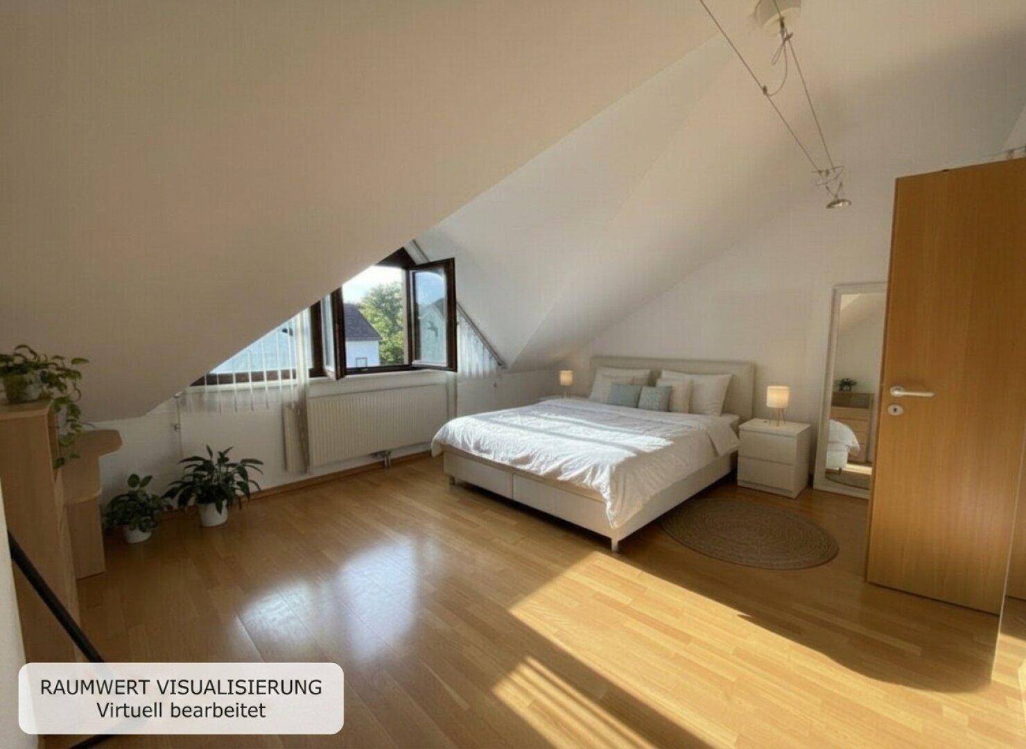 Helles Schlafzimmer im Dachgeschoss mit Dachschrägen, Doppelbett und Holzboden.