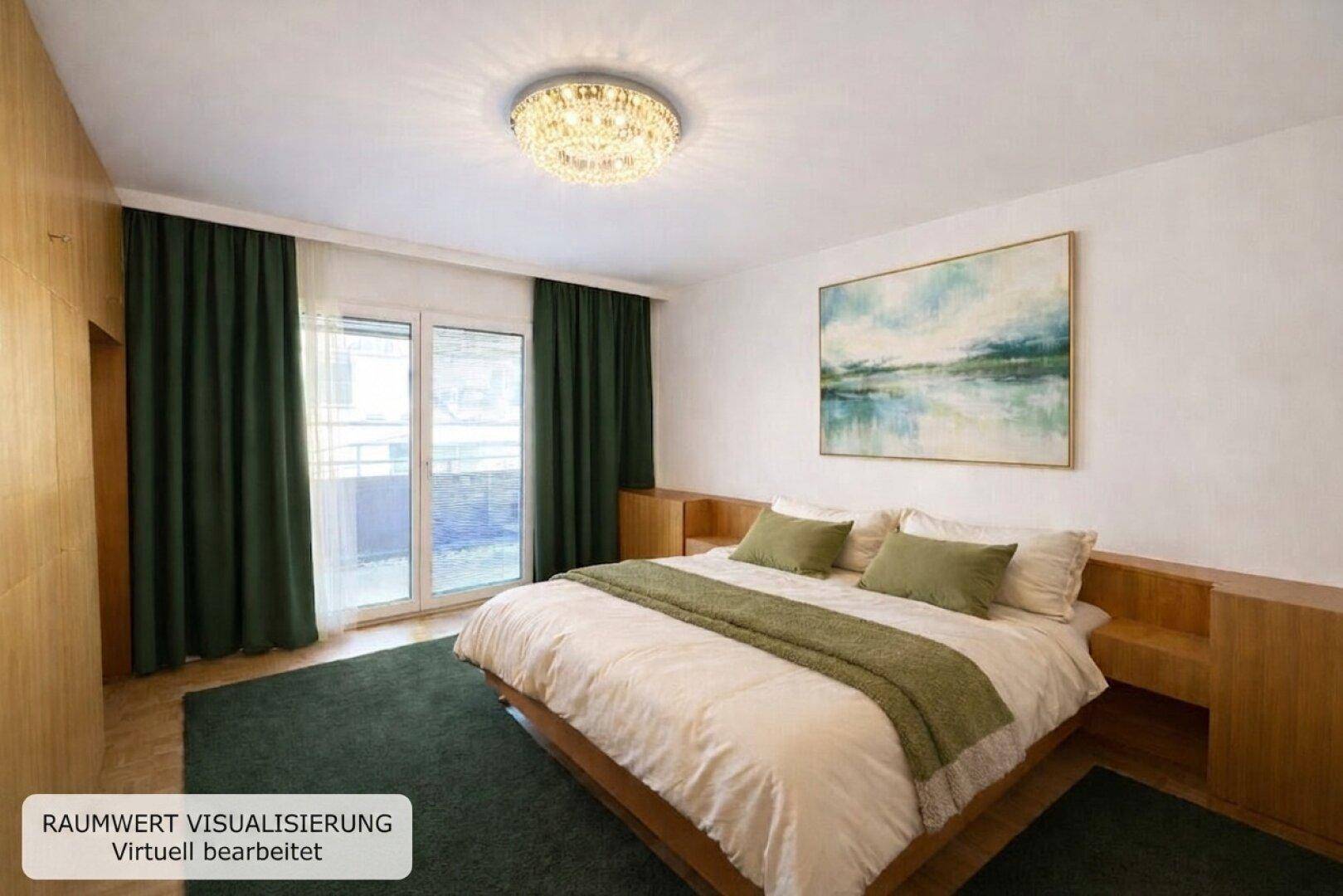 Gemütliches Schlafzimmer mit großem Bett, grünem Teppich und Zugang zu einem Balkon oder einer Terrasse.
