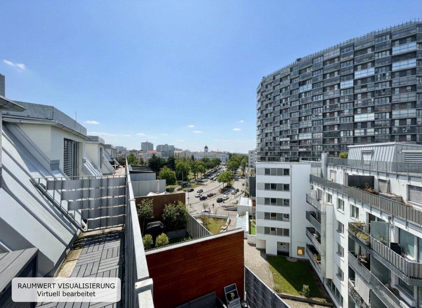 Weitläufiger Blick über die Stadt mit verschiedenen Gebäuden und einer belebten Straße.