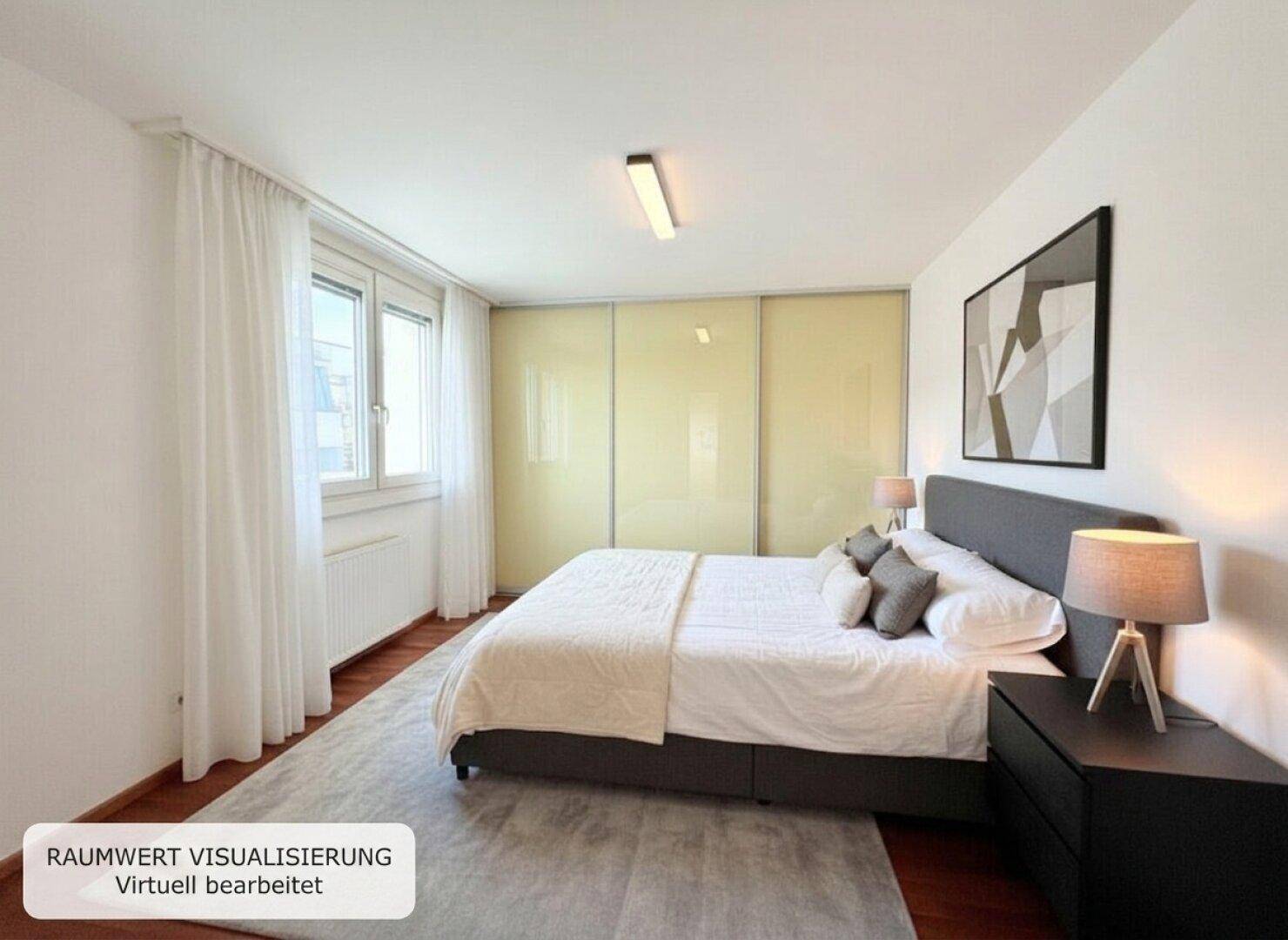Modernes Schlafzimmer mit großem Bett, Einbauschränken und viel Tageslicht, virtuell inszeniert.