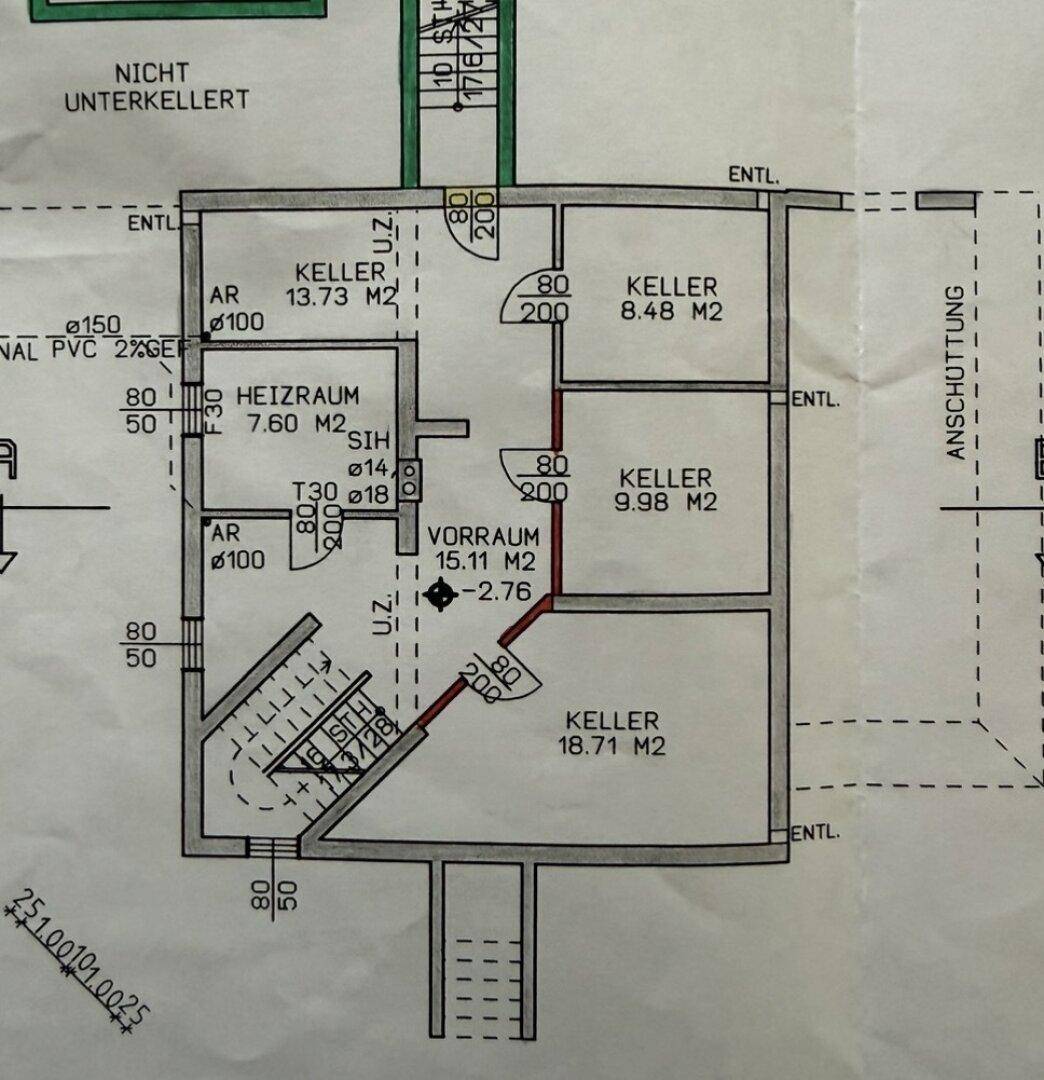 Grundriss des Kellergeschosses mit mehreren Kellerräumen, Heizraum und Vorraum.