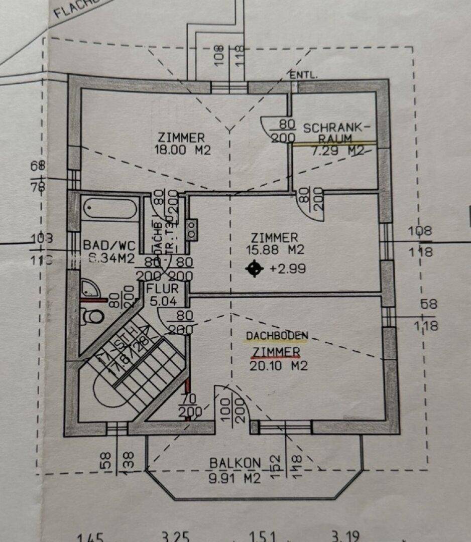 Grundriss des Obergeschosses mit Schlafzimmern, Bad, Flur, Schrankraum und Balkon.