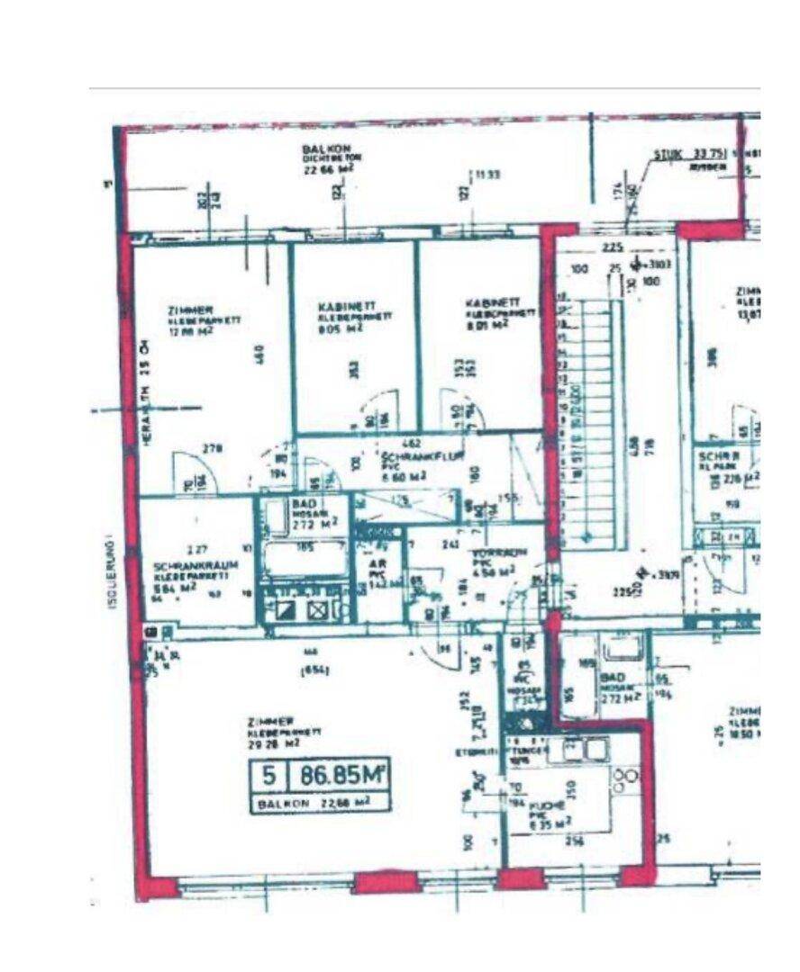Grundriss einer Wohnung mit mehreren Zimmern, zwei Bädern und einem Balkon.